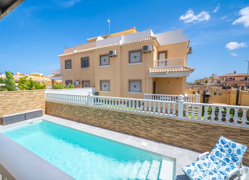 Resale - Townhouse -
Ciudad Quesada