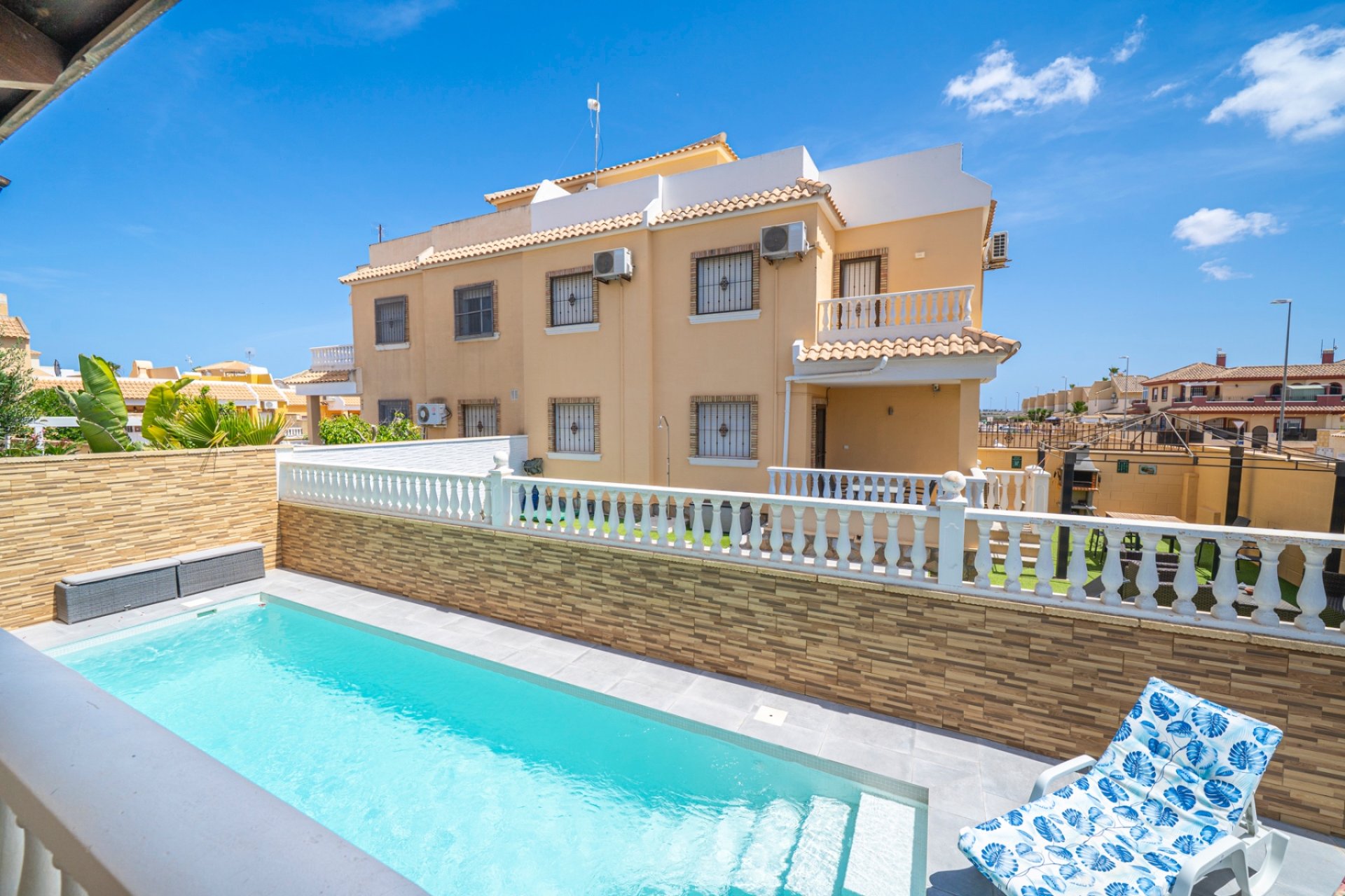 Resale - Townhouse -
Ciudad Quesada