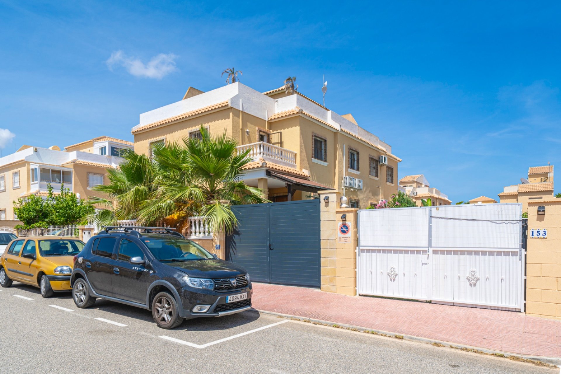 Resale - Townhouse -
Ciudad Quesada