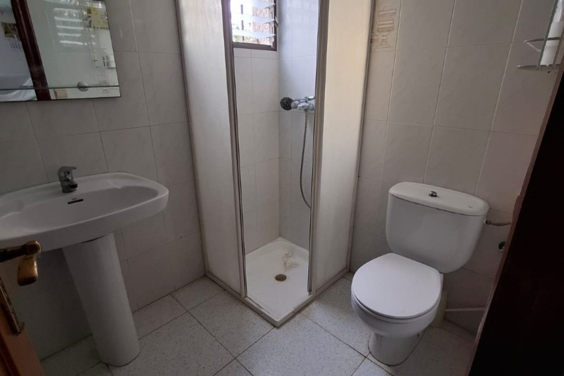 Resale - Townhouse -
Elche - Matola