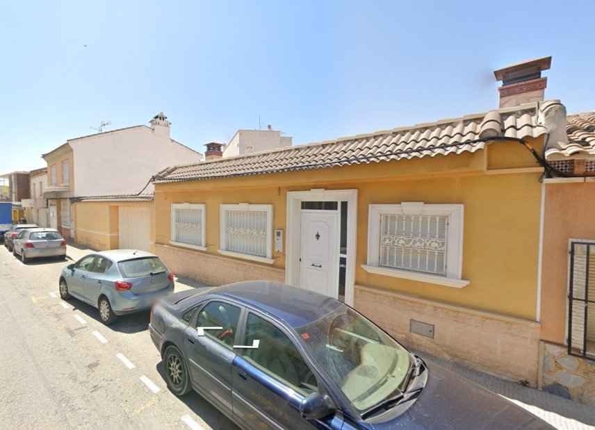 Resale - Townhouse -
Los Montesinos