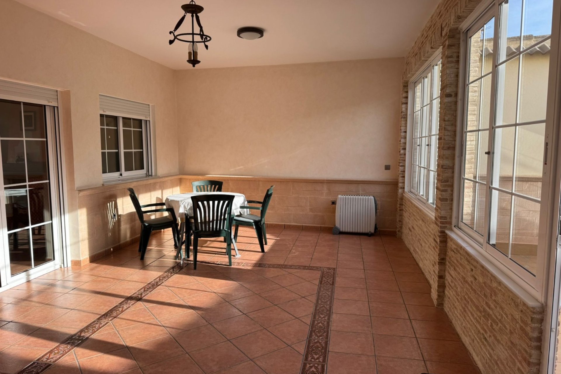 Resale - Townhouse -
Los Montesinos
