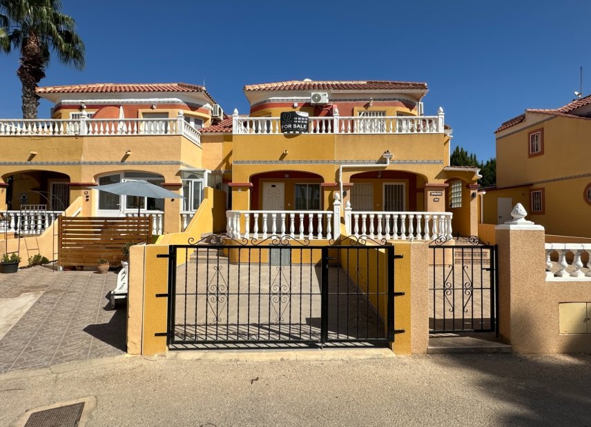 Resale - Townhouse -
Orihuela Costa - La Regia