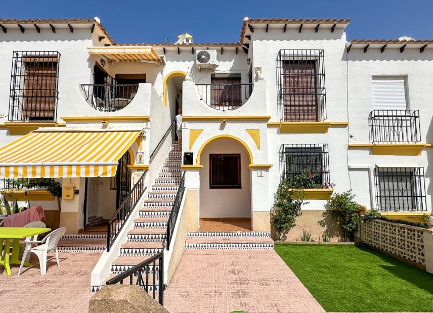 Resale - Townhouse -
San Miguel de Salinas - Bellavista