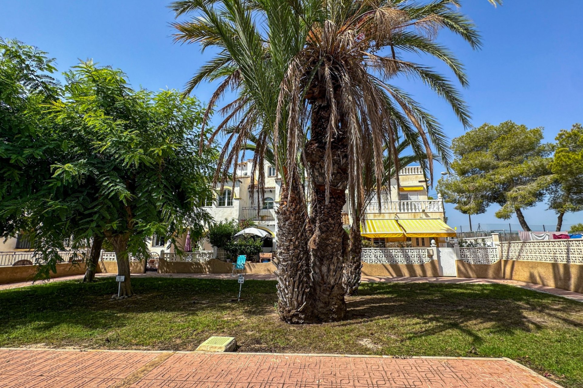 Resale - Townhouse -
San Miguel de Salinas - Bellavista
