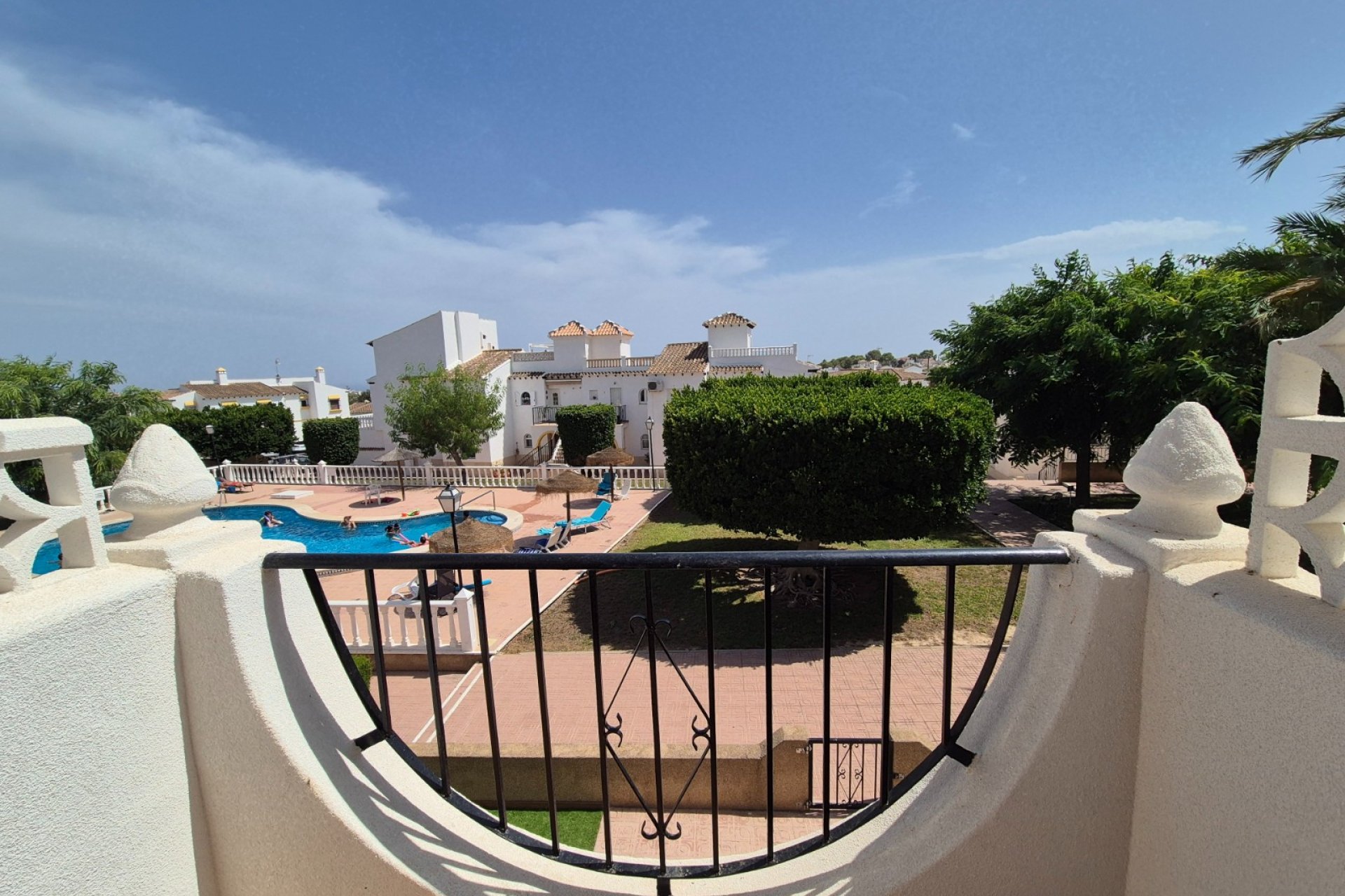 Resale - Townhouse -
San Miguel de Salinas - Bellavista