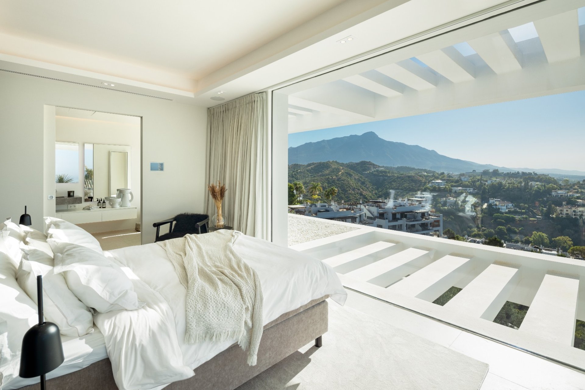 Resale - Villa -
Benahavis - La Quinta