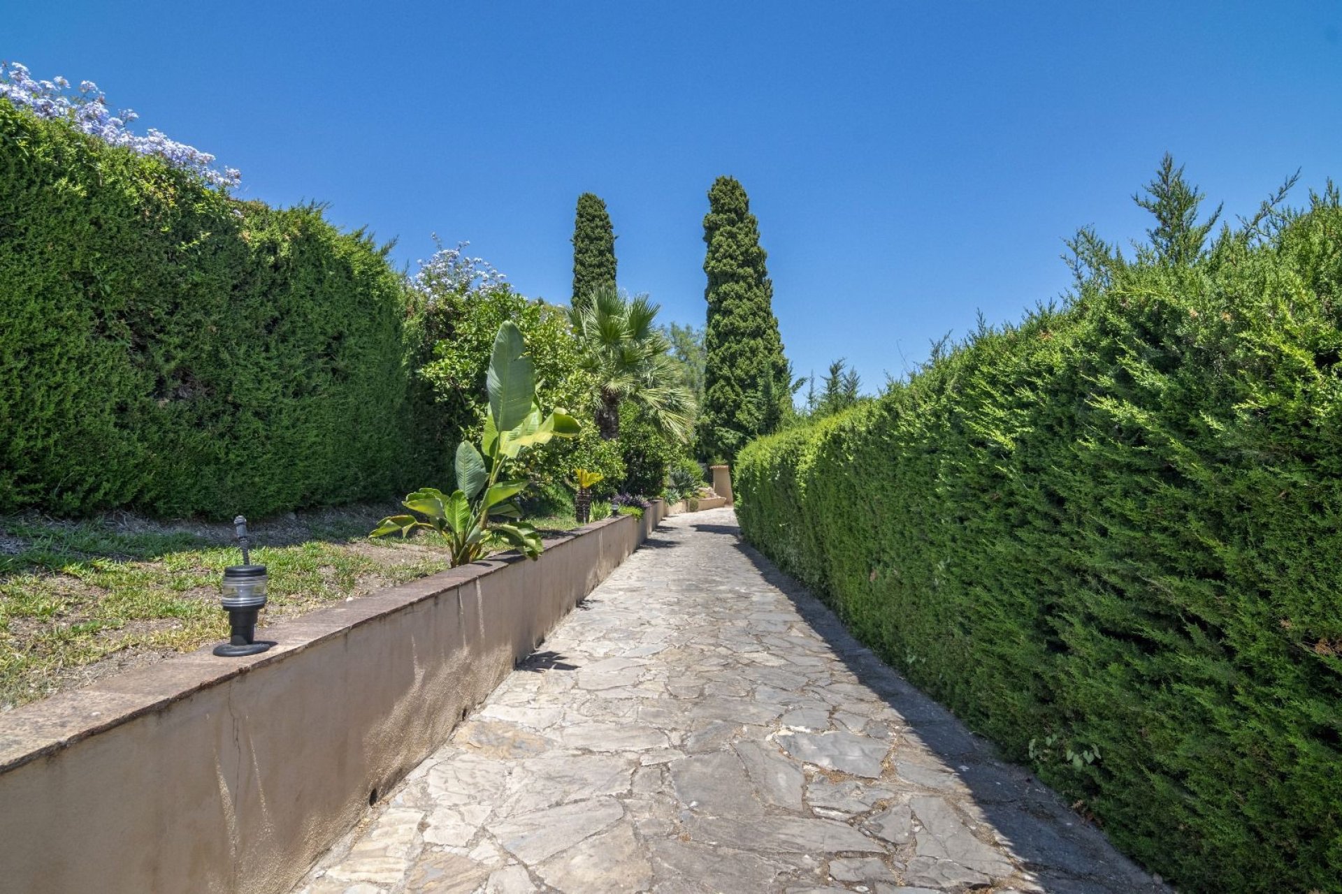 Resale - Villa -
Benahavis - La Quinta