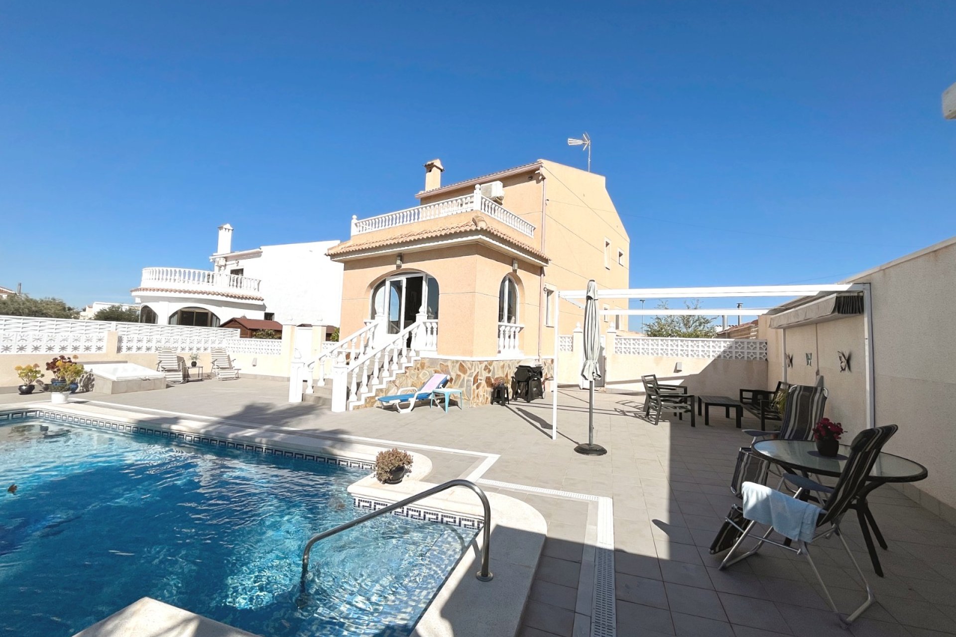 Resale - Villa -
Benijofar - Monte Azul