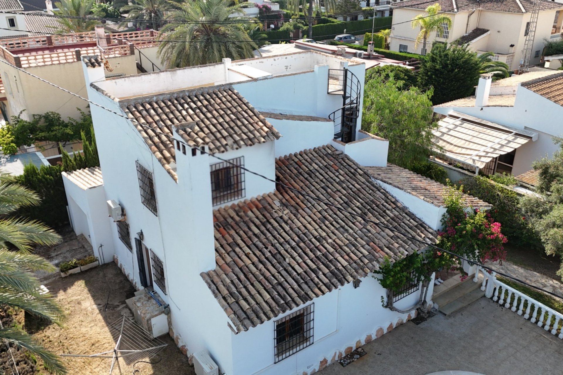 Resale - Villa -
Cabo Roig