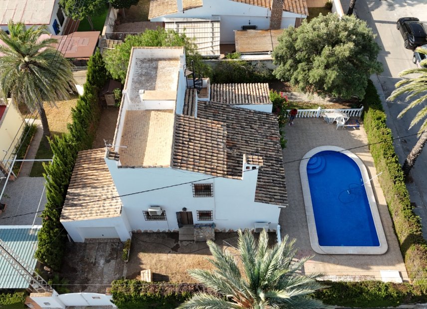 Resale - Villa -
Cabo Roig