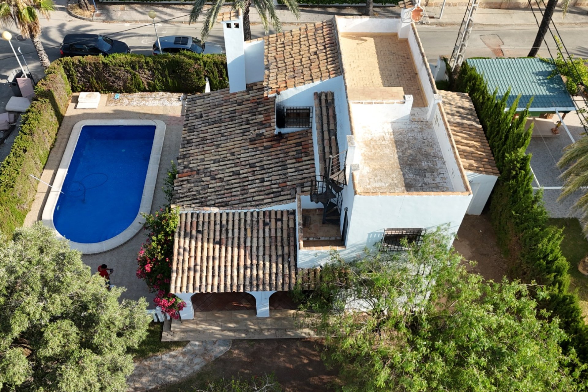 Resale - Villa -
Cabo Roig