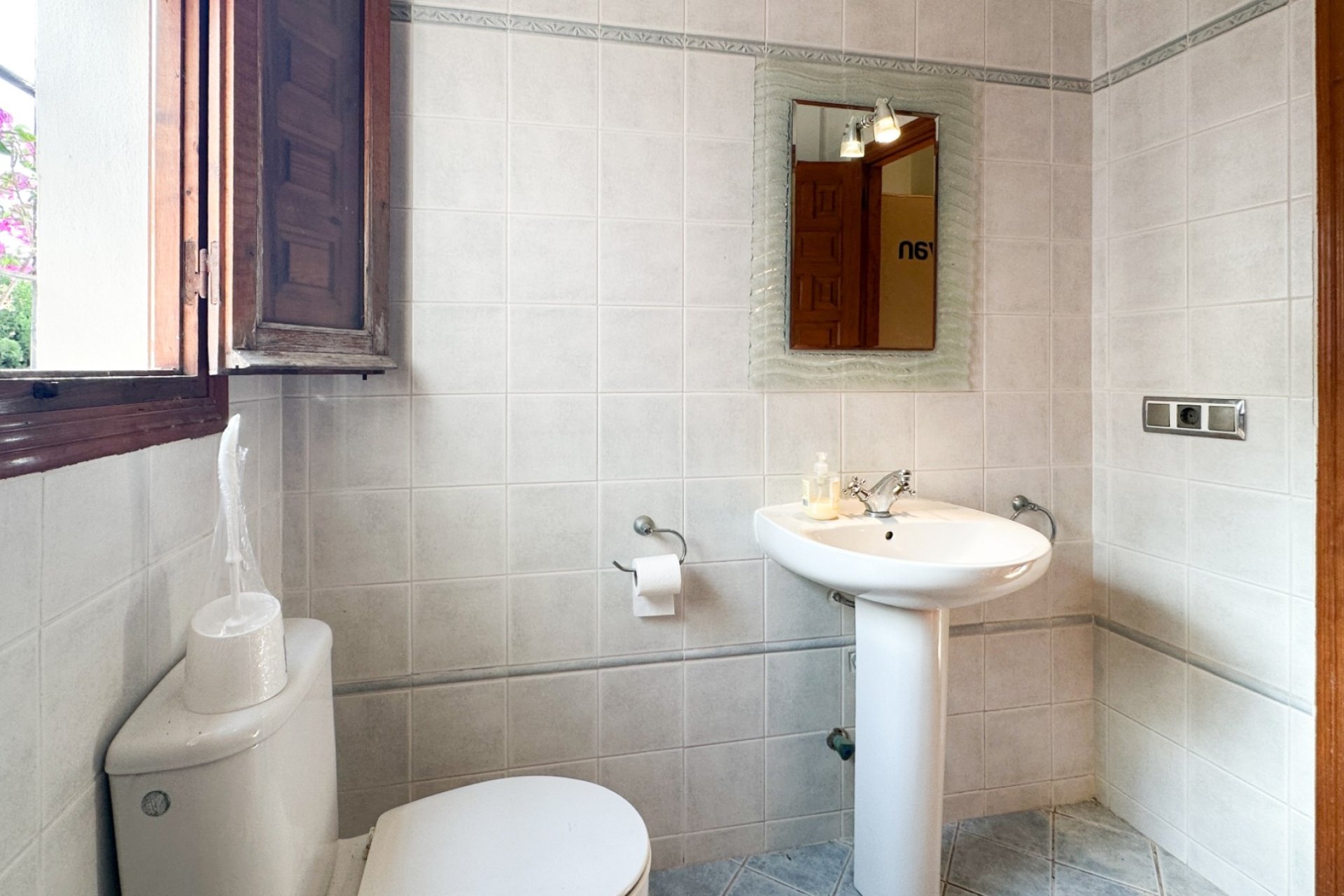 Resale - Villa -
Cabo Roig
