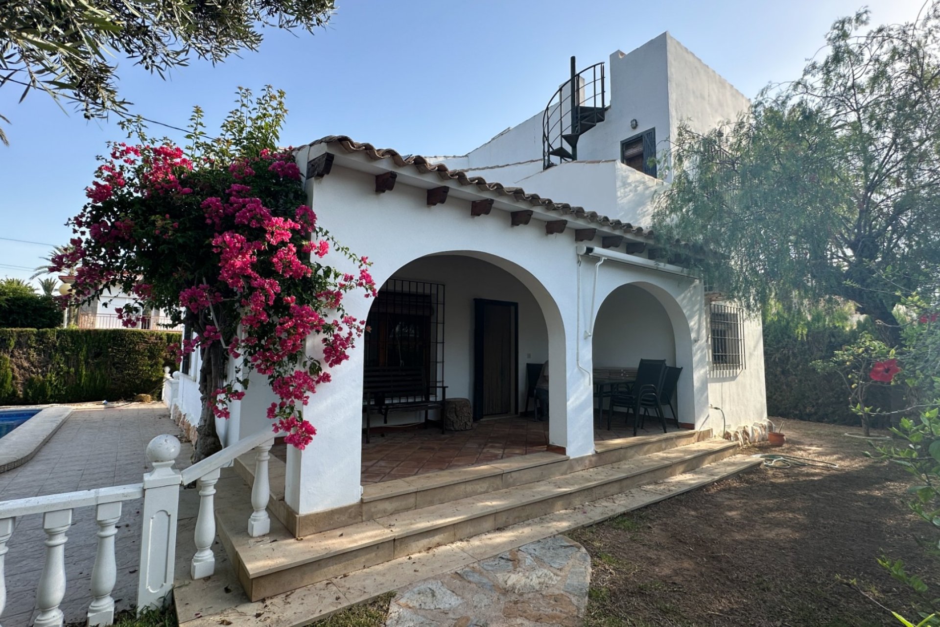 Resale - Villa -
Cabo Roig
