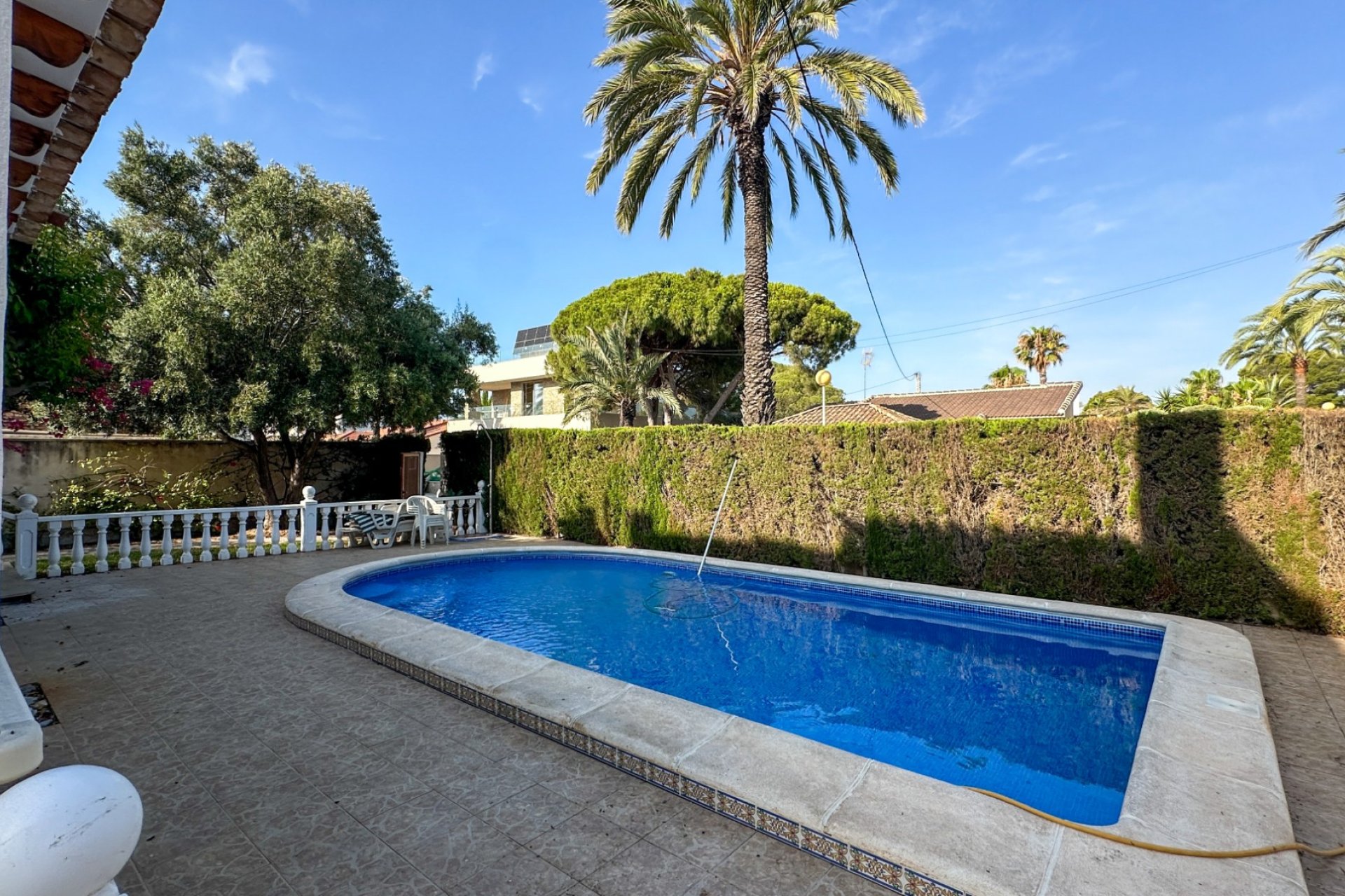 Resale - Villa -
Cabo Roig