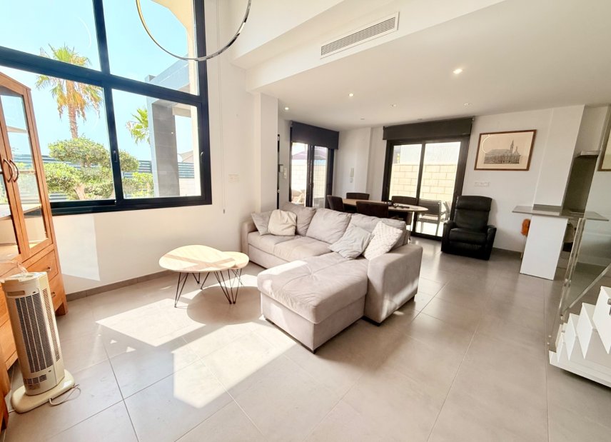 Resale - Villa -
Ciudad Quesada - Pueblo Bravo