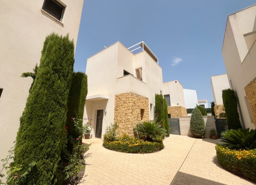 Resale - Villa -
Ciudad Quesada - Pueblo Bravo