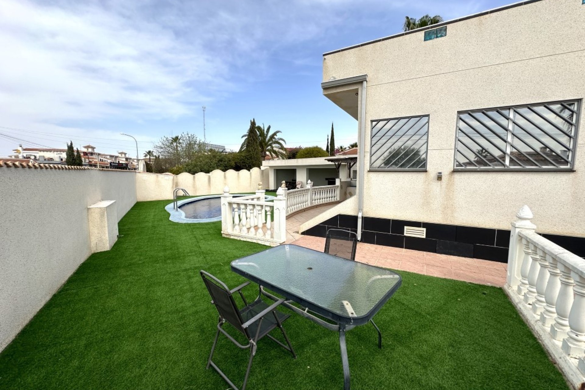 Resale - Villa -
Ciudad Quesada