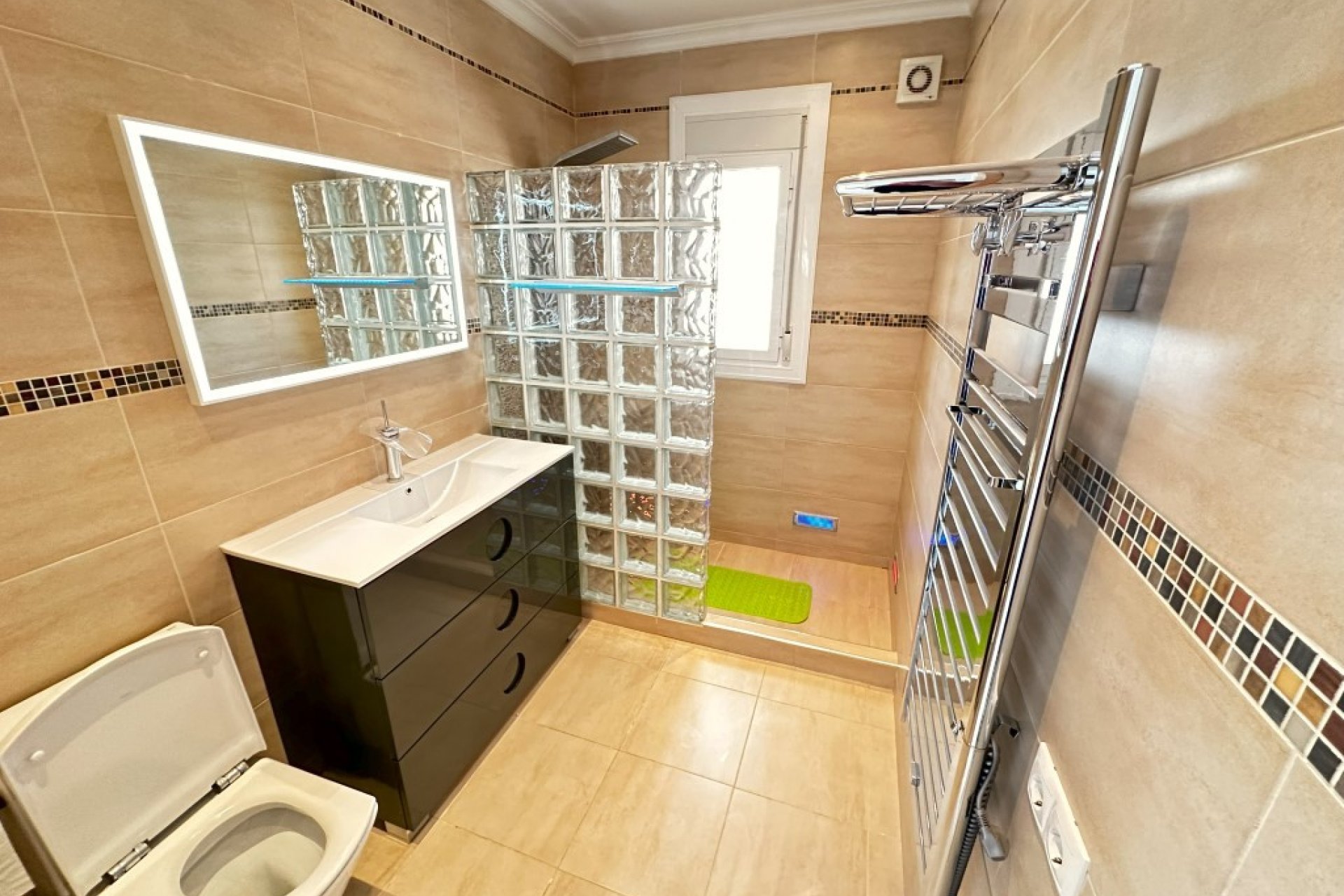 Resale - Villa -
Ciudad Quesada