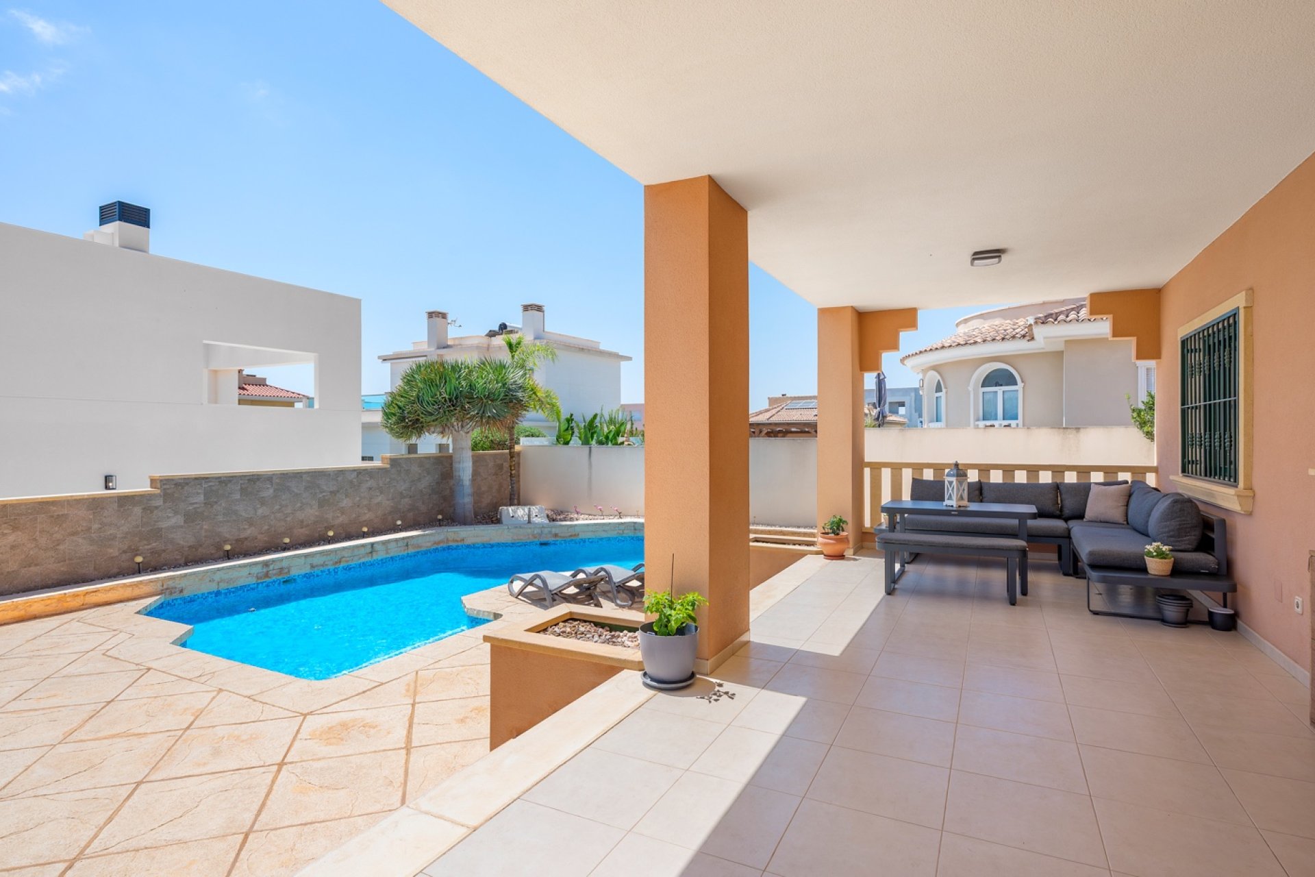 Resale - Villa -
Ciudad Quesada