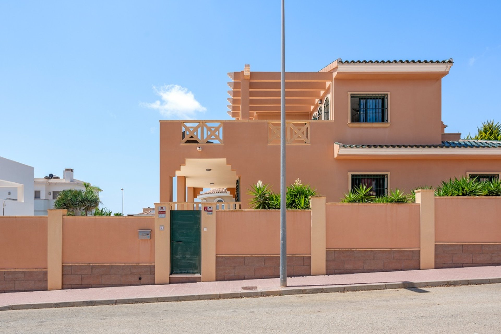 Resale - Villa -
Ciudad Quesada