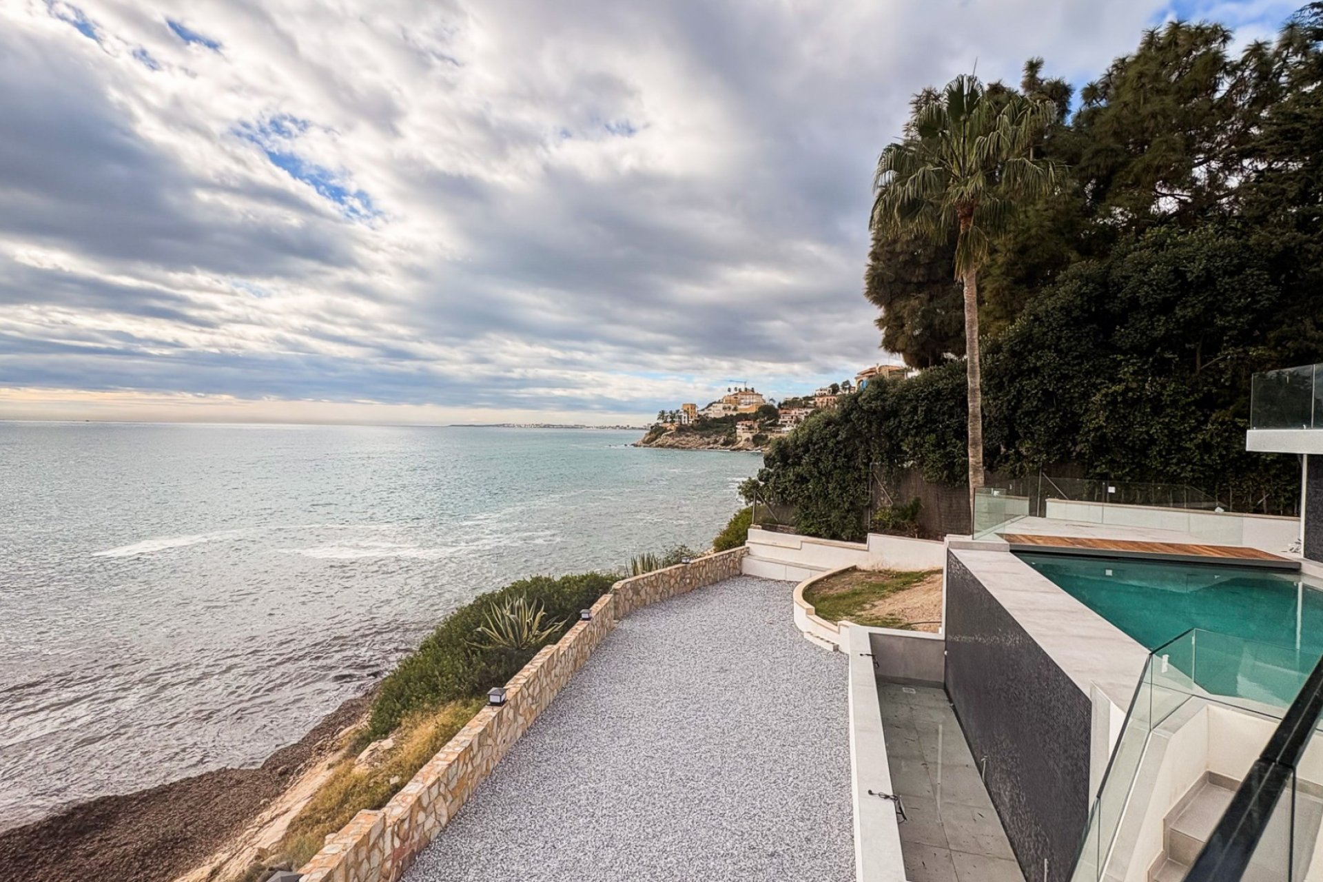 Resale - Villa -
El Campello - Coveta Fuma