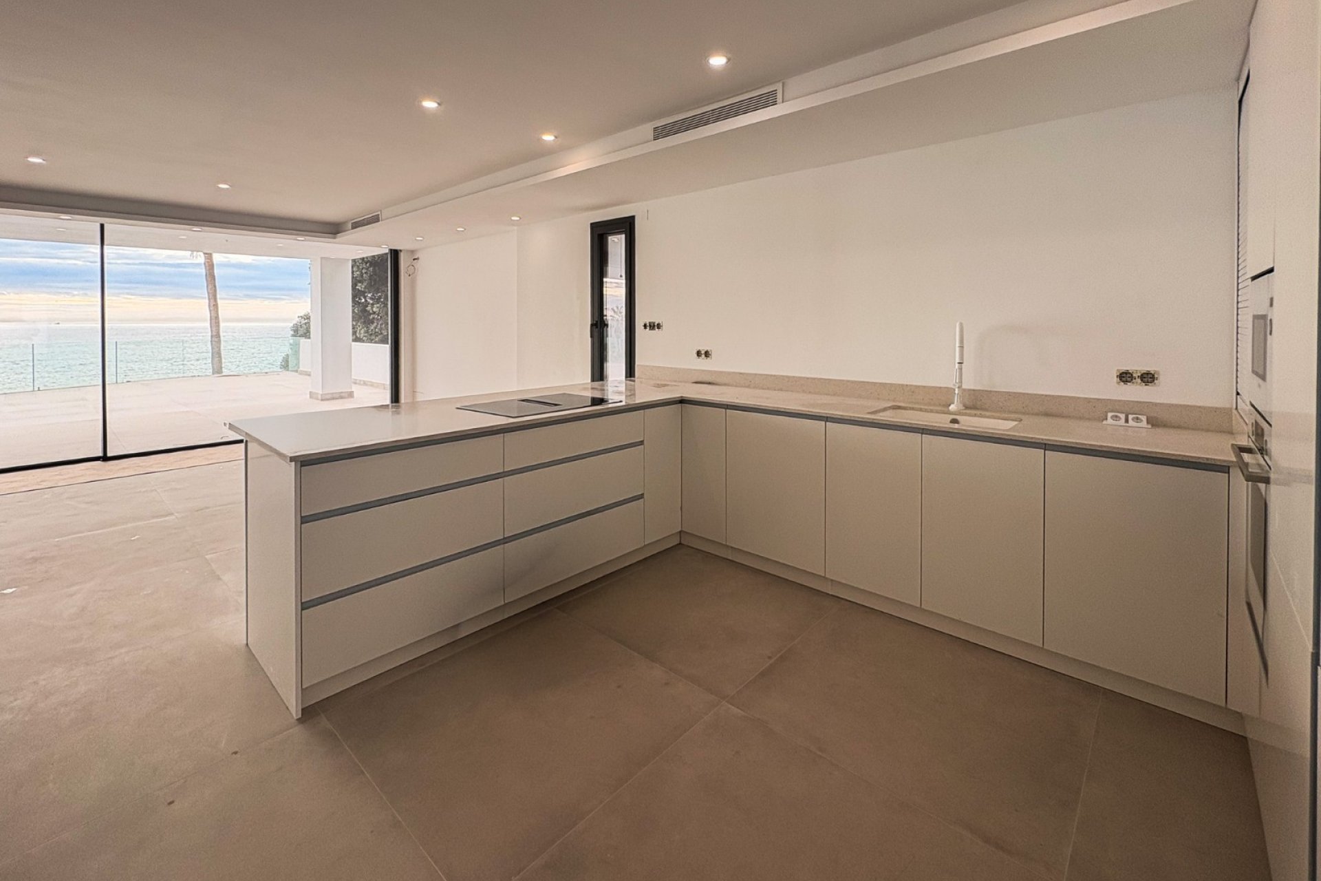 Resale - Villa -
El Campello - Coveta Fuma