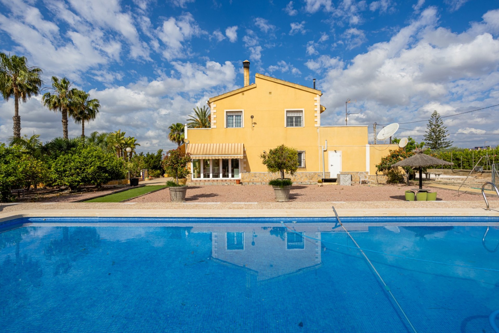 Resale - Villa -
Elche - La Hoya