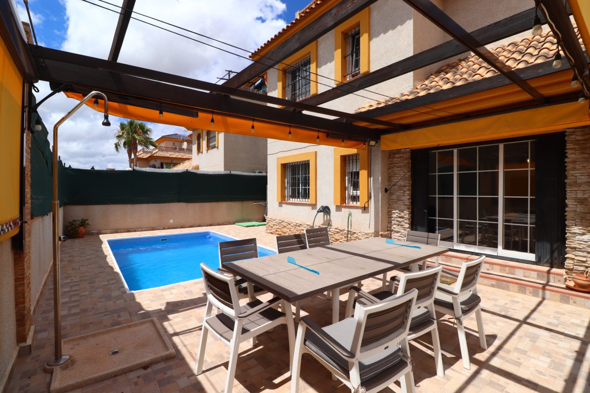 Resale - Villa -
Los Montesinos - La Herrada