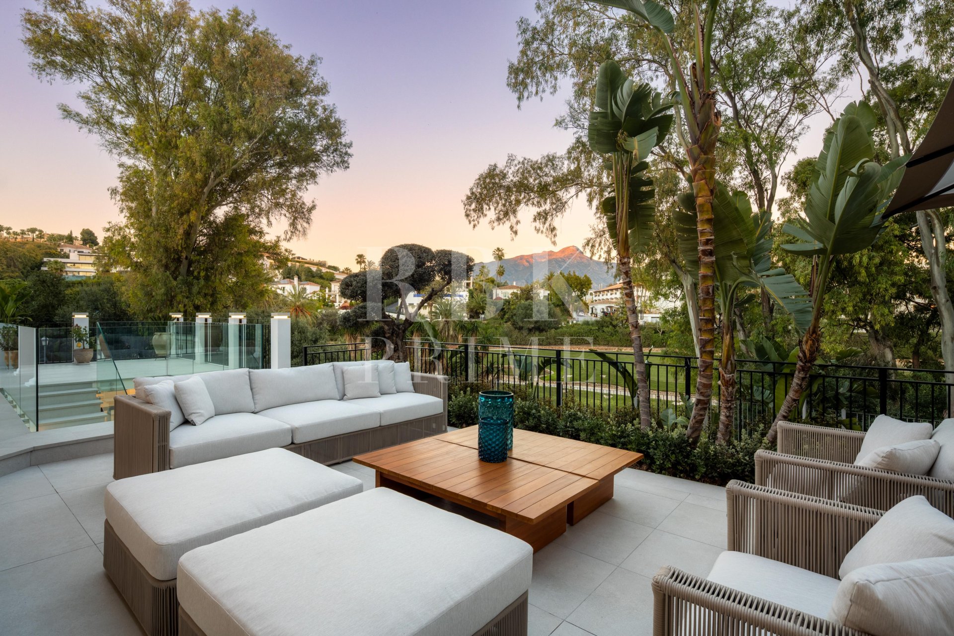 Resale - Villa -
Malaga - Benahavís
