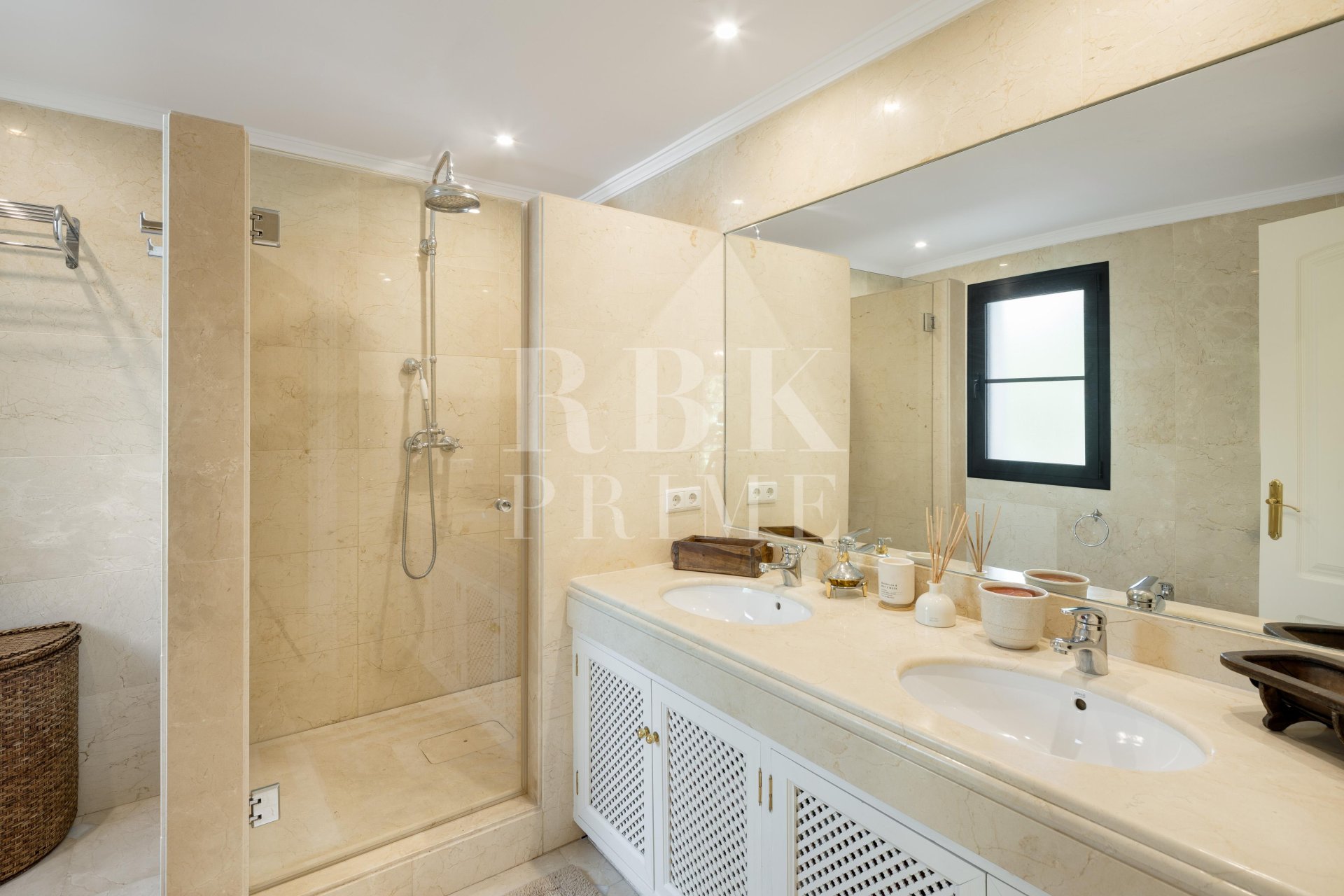 Resale - Villa -
Malaga - Benahavís