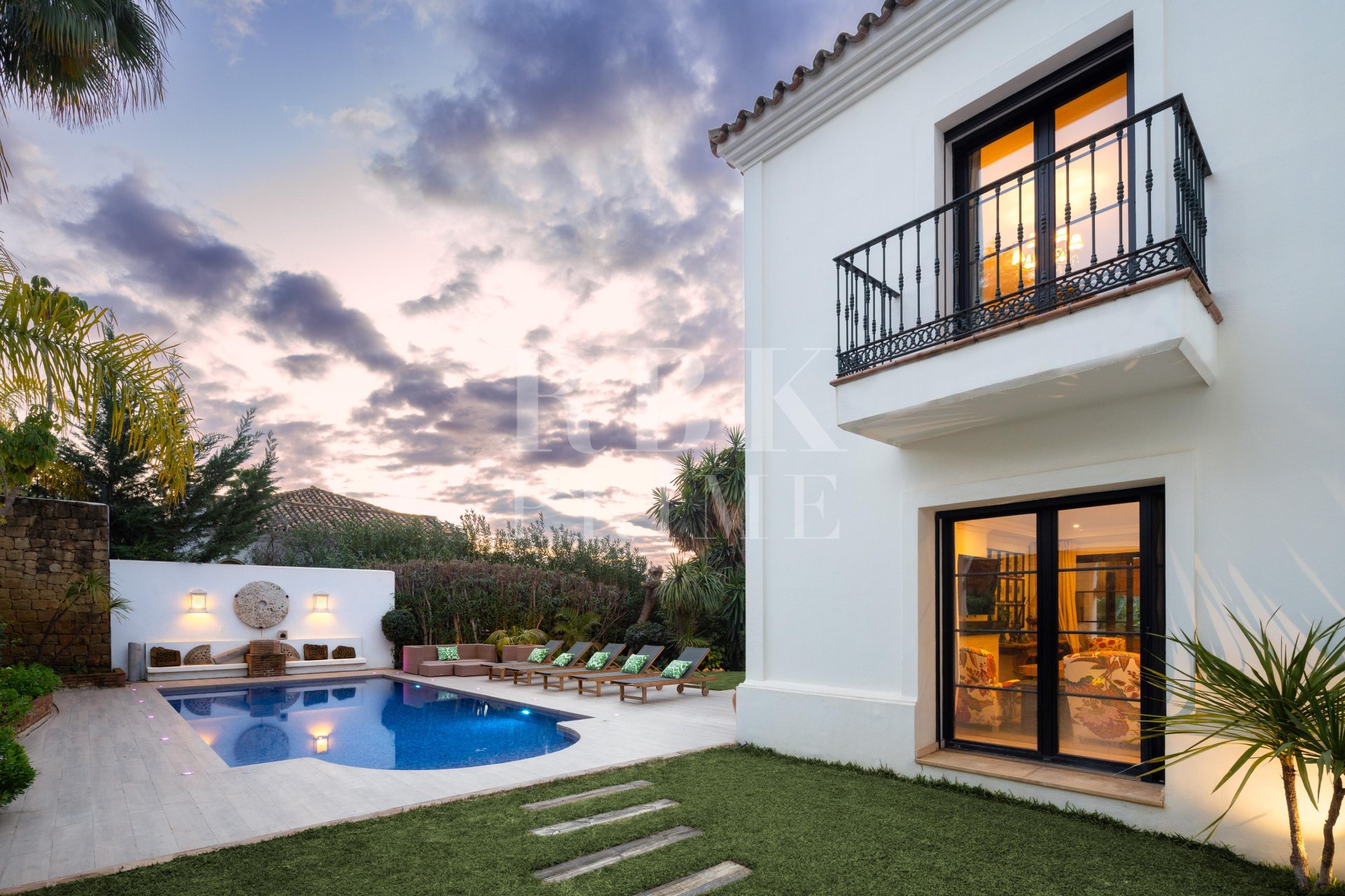 Resale - Villa -
Malaga - Benahavís
