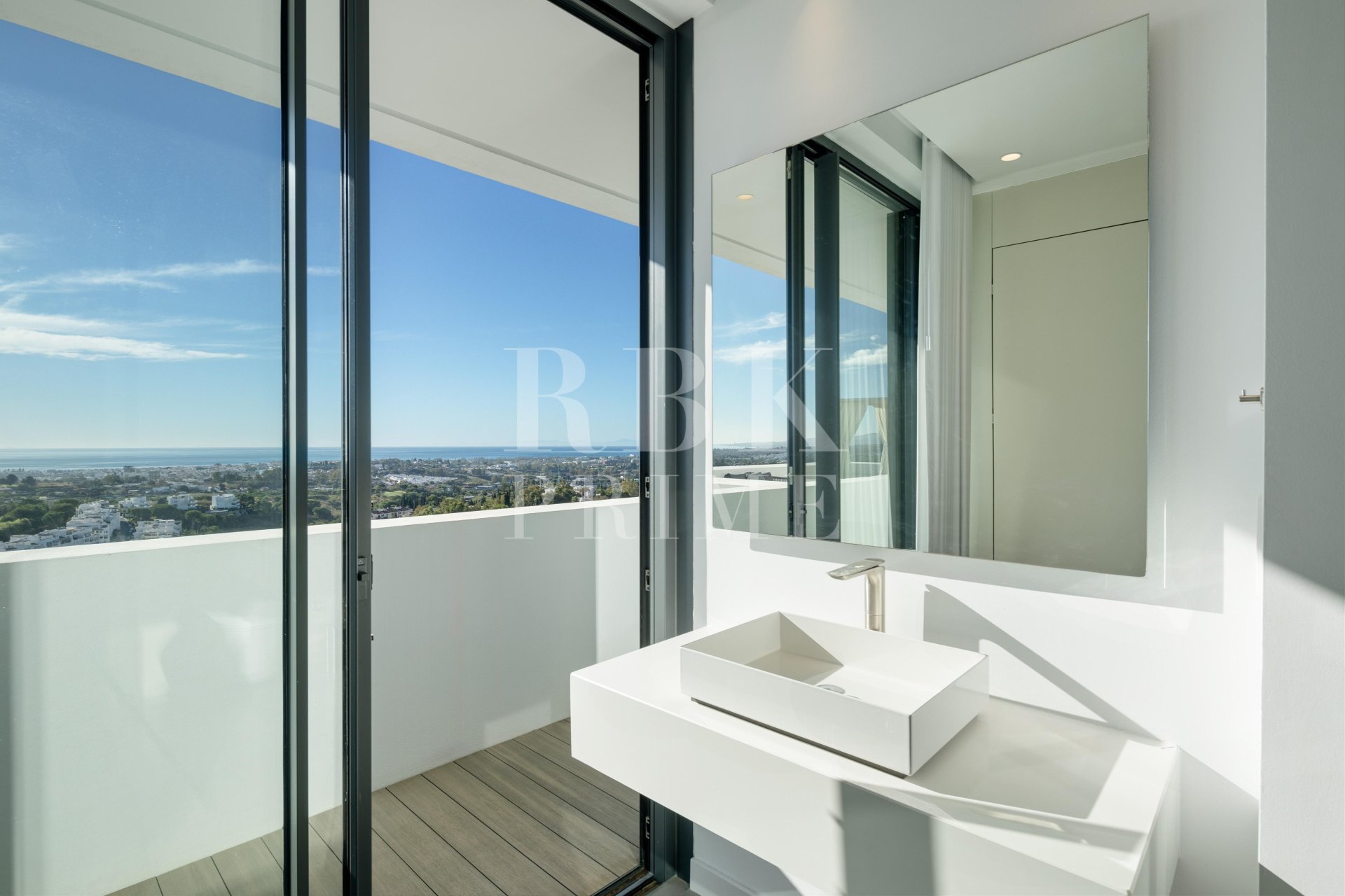 Resale - Villa -
Malaga - Benahavís