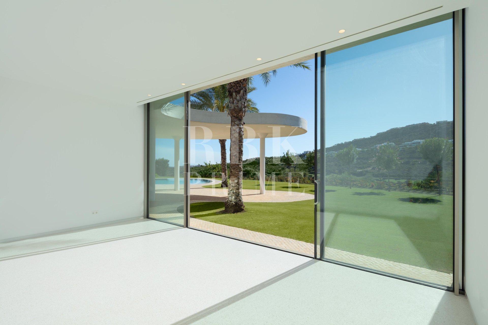 Resale - Villa -
Malaga - Casares