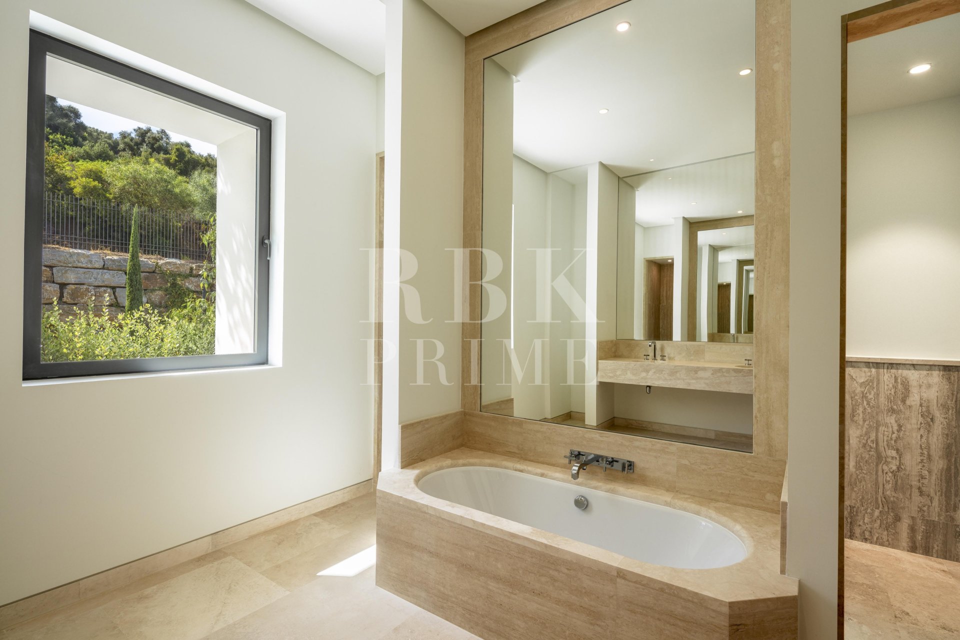 Resale - Villa -
Malaga - Casares