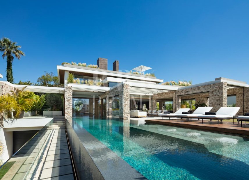 Resale - Villa -
Malaga - Nueva Andalucía