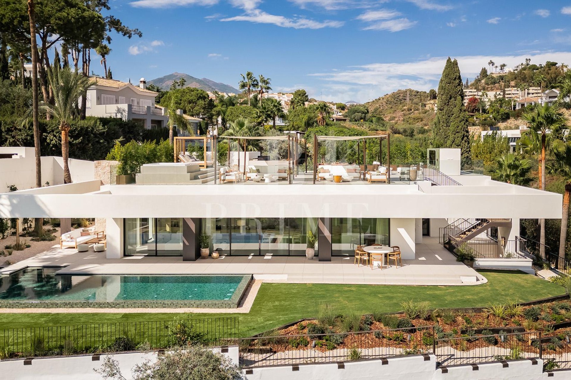 Resale - Villa -
Malaga - Nueva Andalucía