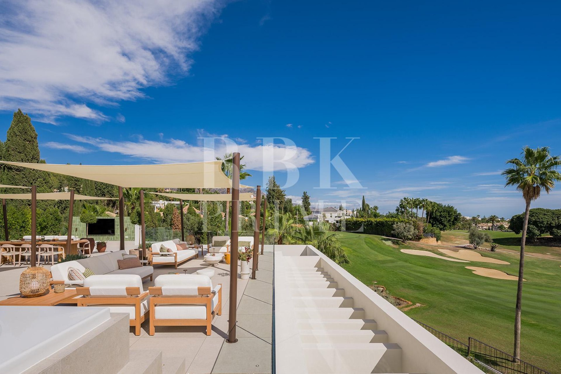 Resale - Villa -
Malaga - Nueva Andalucía