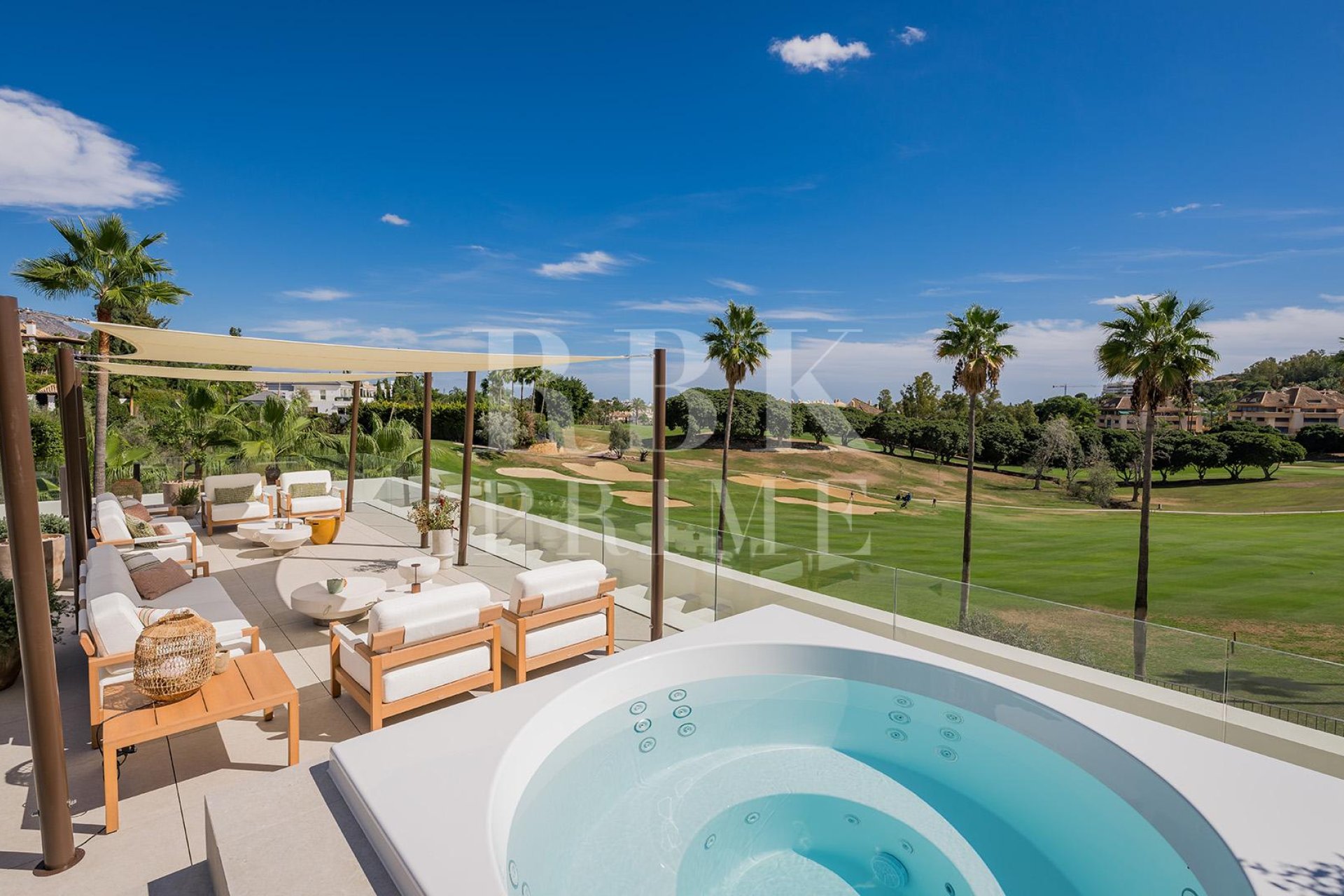 Resale - Villa -
Malaga - Nueva Andalucía