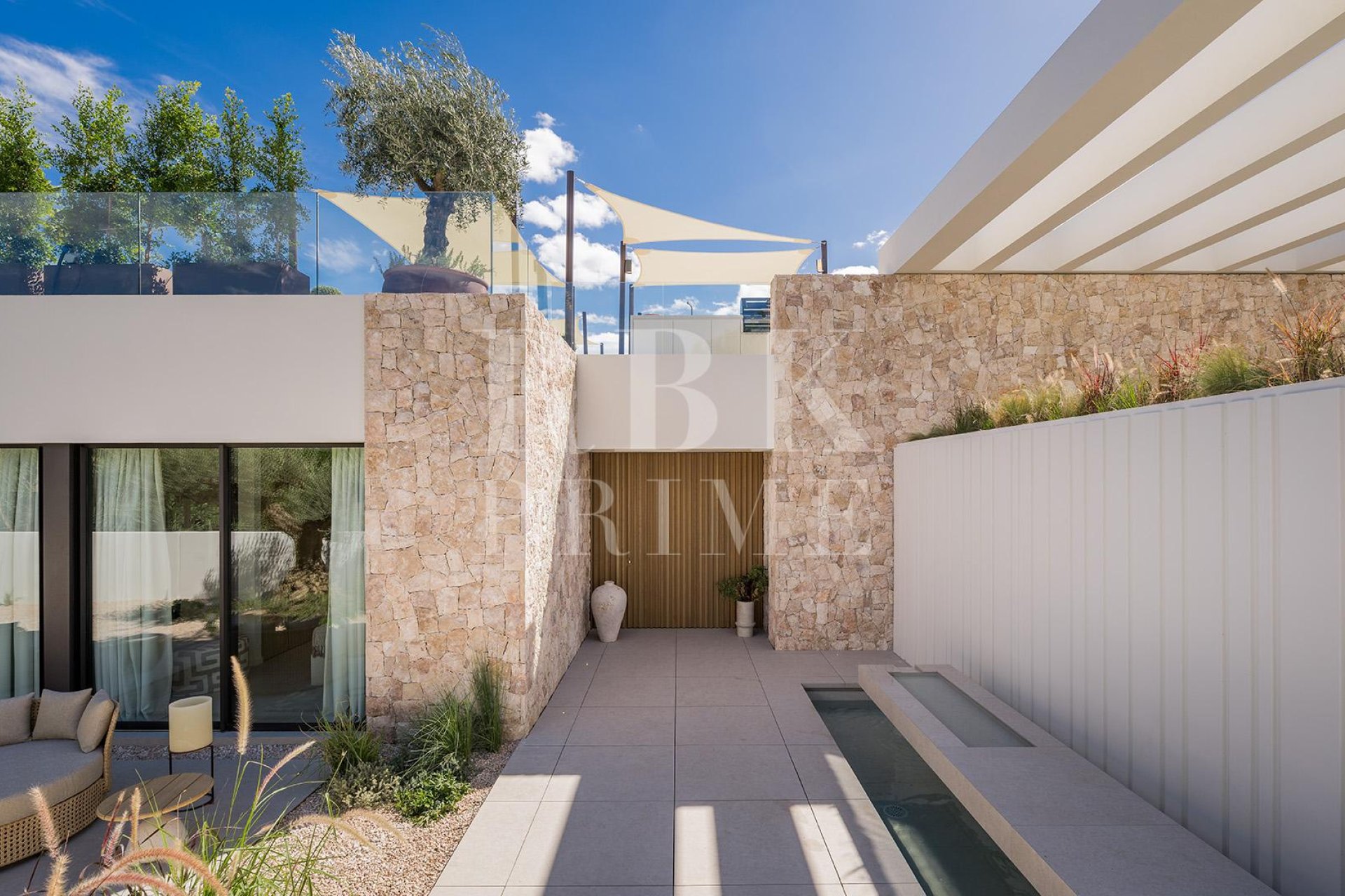 Resale - Villa -
Malaga - Nueva Andalucía