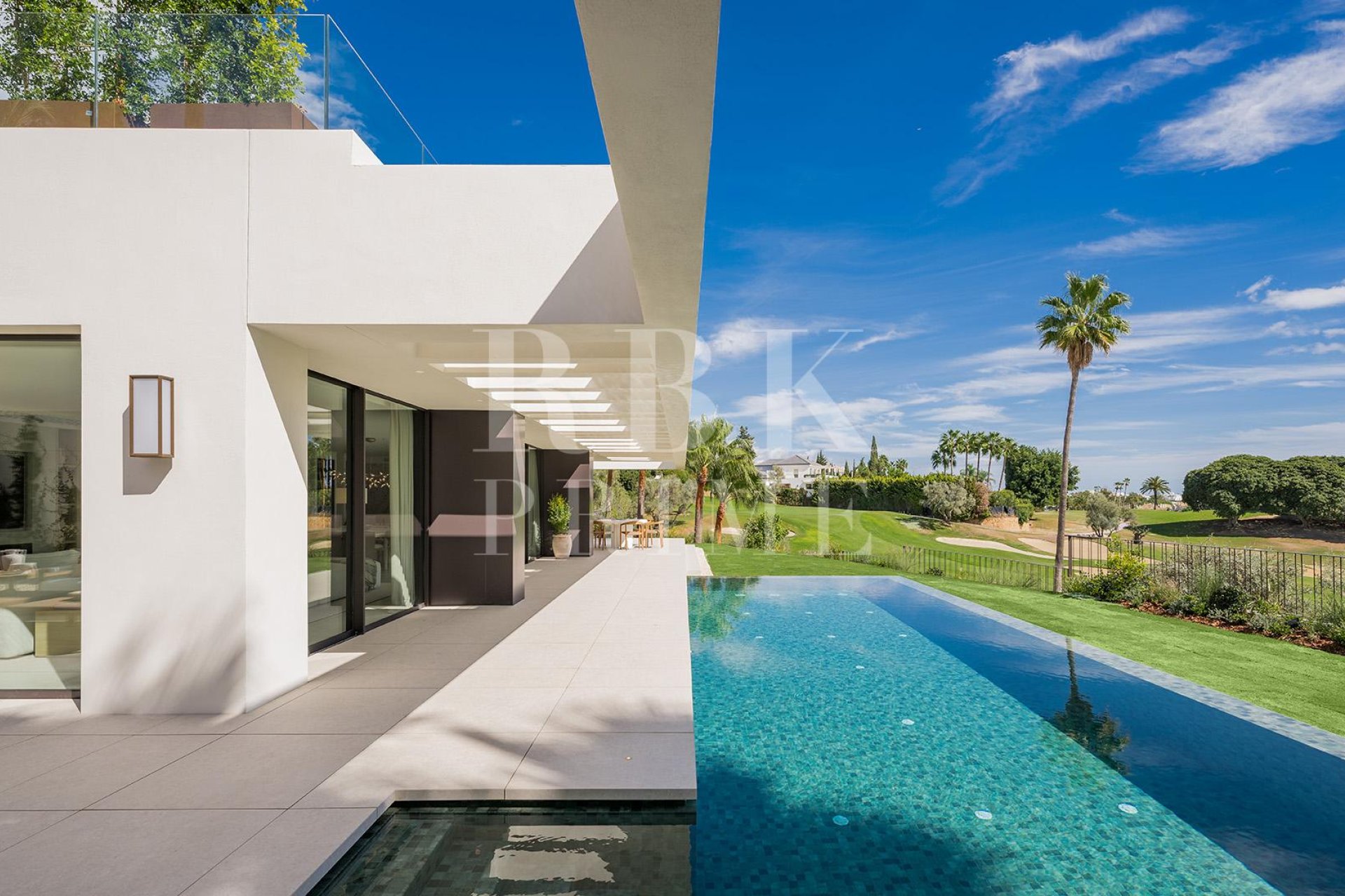 Resale - Villa -
Malaga - Nueva Andalucía