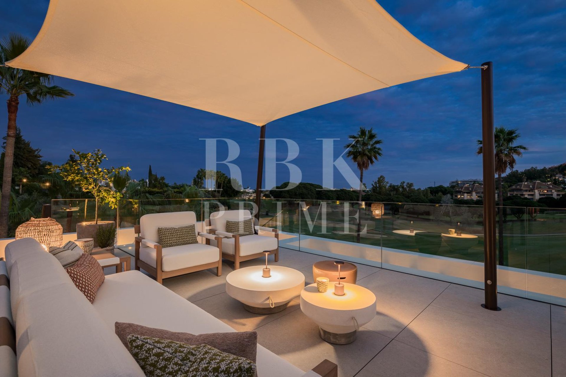 Resale - Villa -
Malaga - Nueva Andalucía