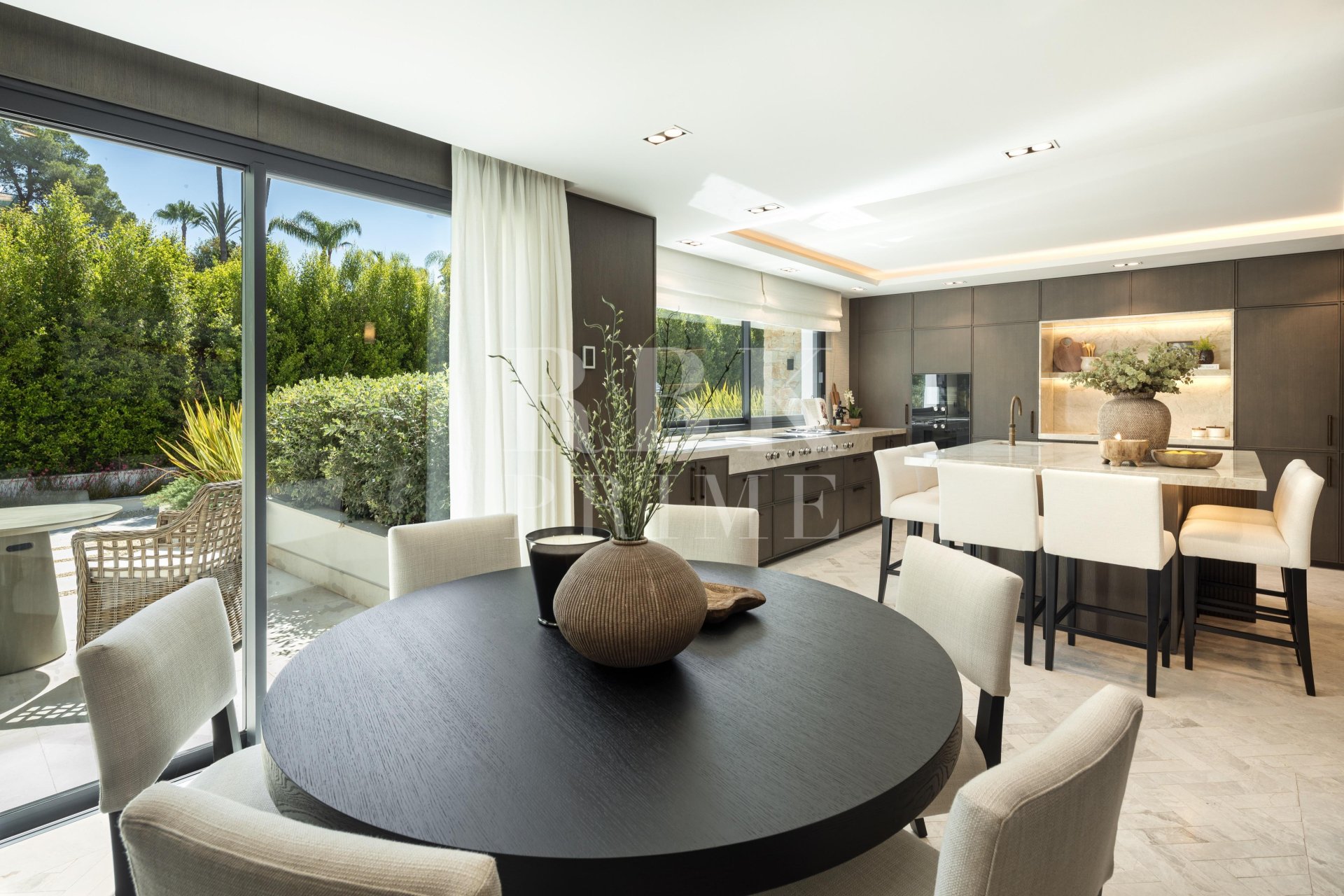 Resale - Villa -
Malaga - Nueva Andalucía