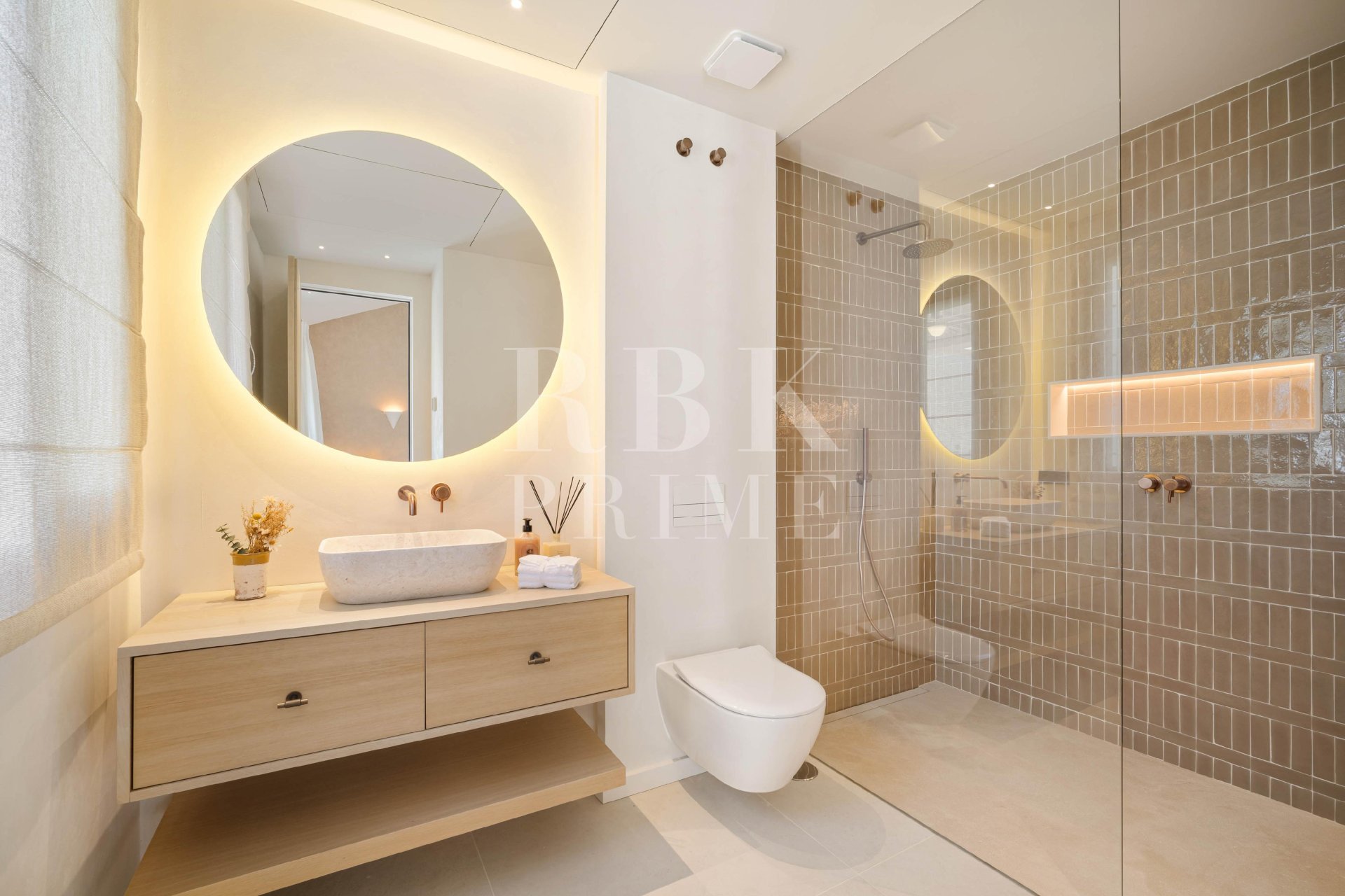 Resale - Villa -
Malaga - Nueva Andalucía