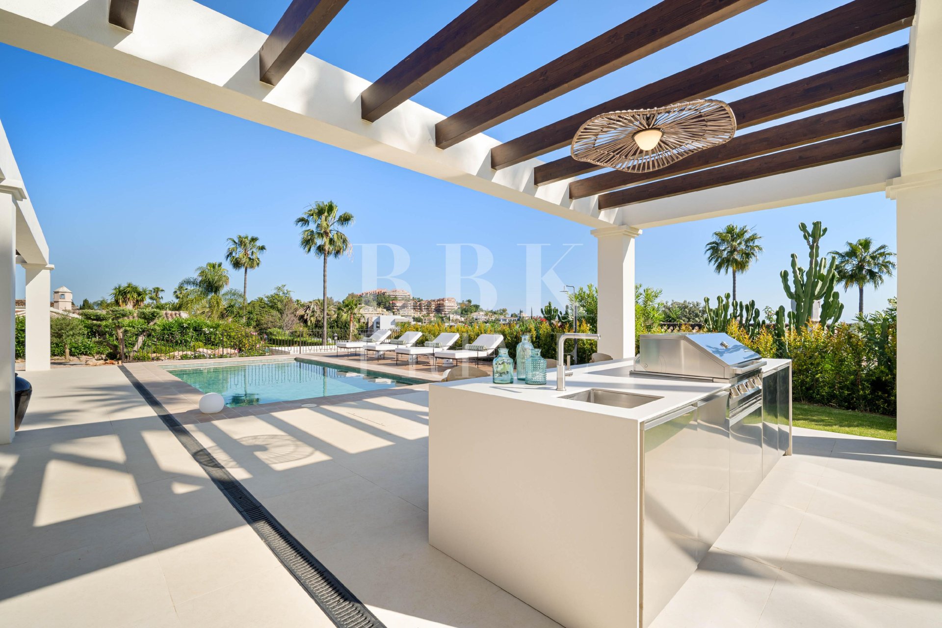 Resale - Villa -
Malaga - Nueva Andalucía