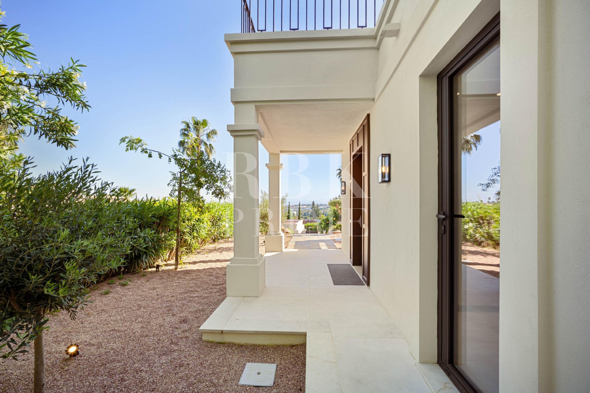 Resale - Villa -
Malaga - Nueva Andalucía