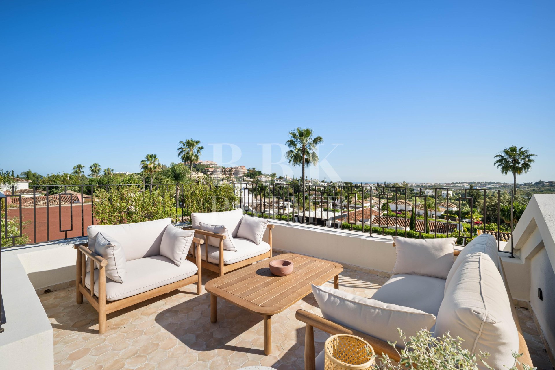 Resale - Villa -
Malaga - Nueva Andalucía