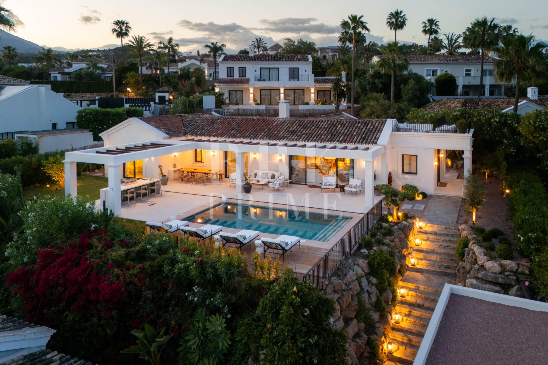 Resale - Villa -
Malaga - Nueva Andalucía