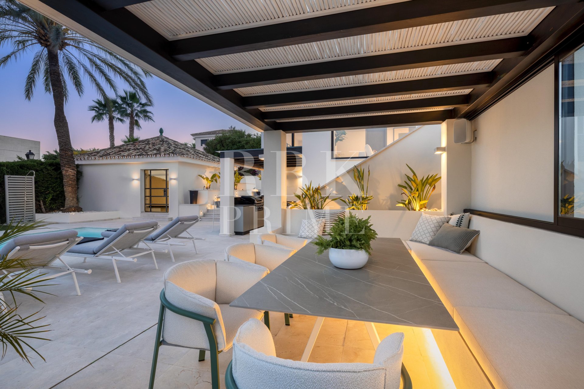 Resale - Villa -
Malaga - Nueva Andalucía