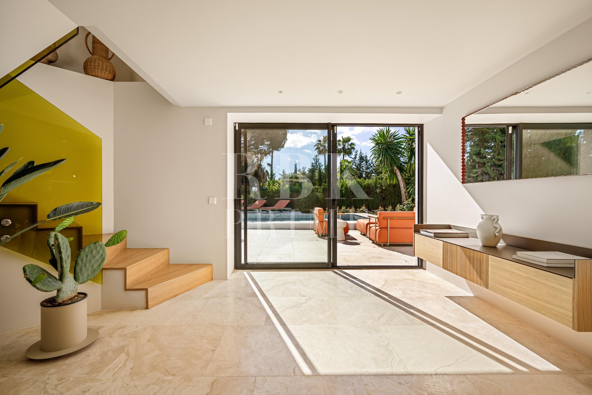 Resale - Villa -
Malaga - Nueva Andalucía
